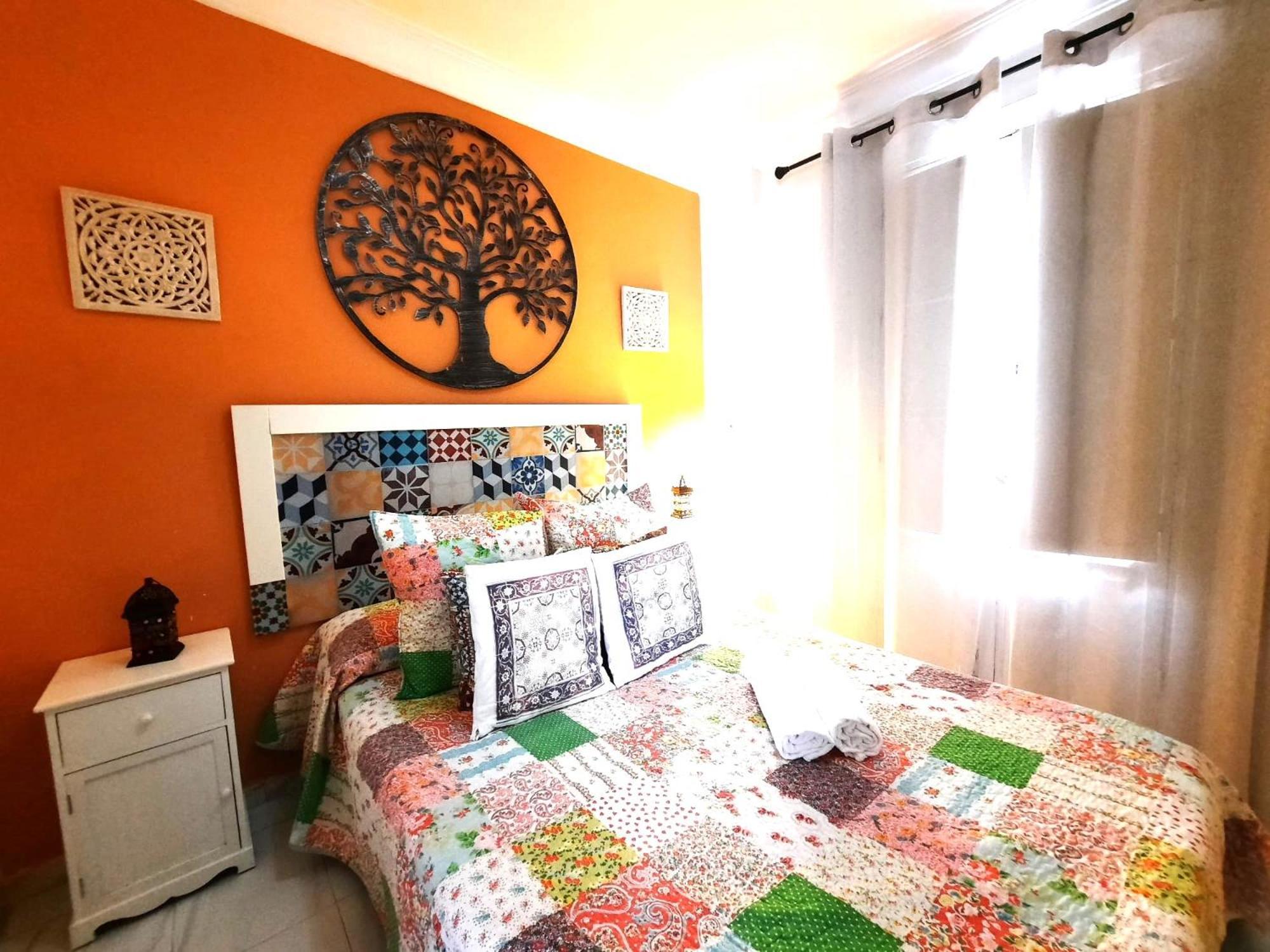 Budget And Cute Rooms With Balcony Sevilla Center Bagian luar foto